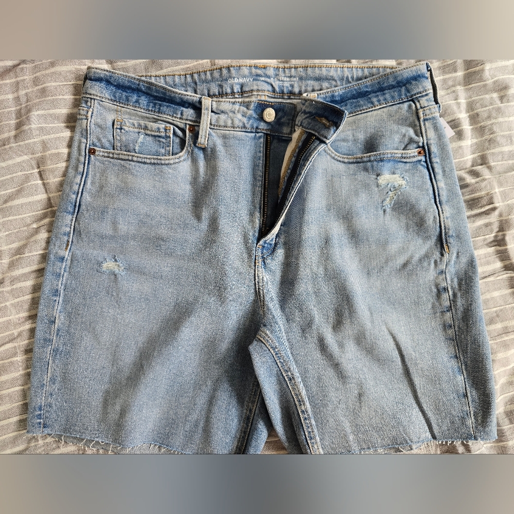 Old Navy womens denim shorts, NWT, size 14